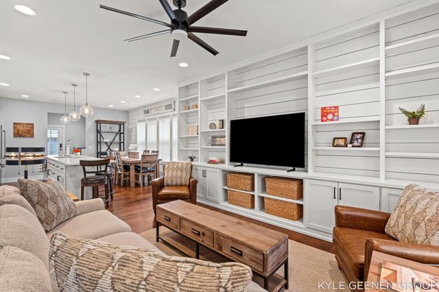140 W 10th Street, Holland City, MI 49423