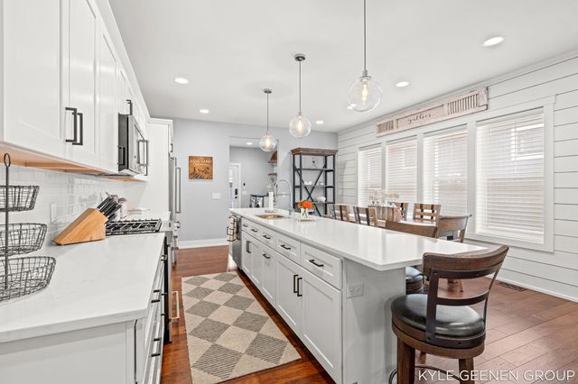 140 W 10th Street, Holland City, MI 49423