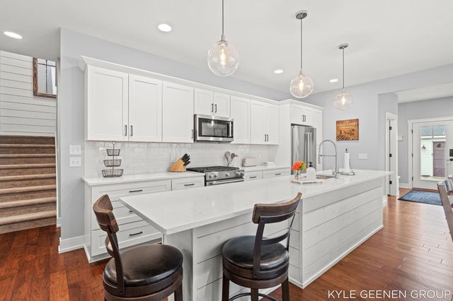 140 W 10th Street, Holland City, MI 49423