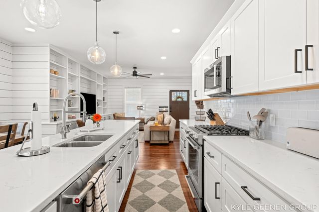140 W 10th Street, Holland City, MI 49423