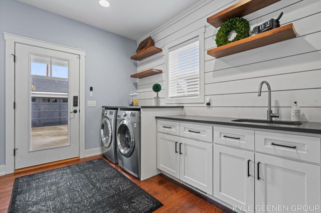 140 W 10th Street, Holland City, MI 49423