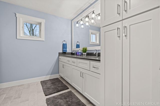 140 W 10th Street, Holland City, MI 49423