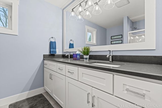 140 W 10th Street, Holland City, MI 49423