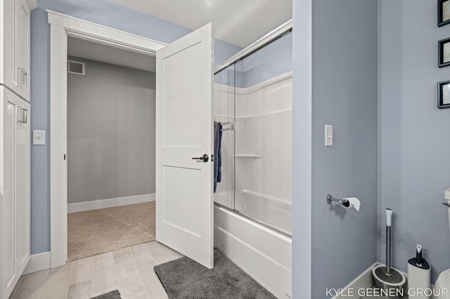 140 W 10th Street, Holland City, MI 49423