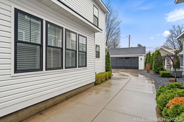 140 W 10th Street, Holland City, MI 49423