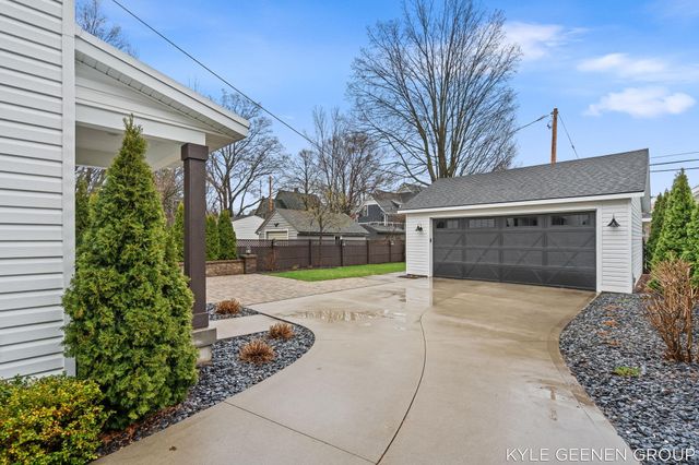 140 W 10th Street, Holland City, MI 49423