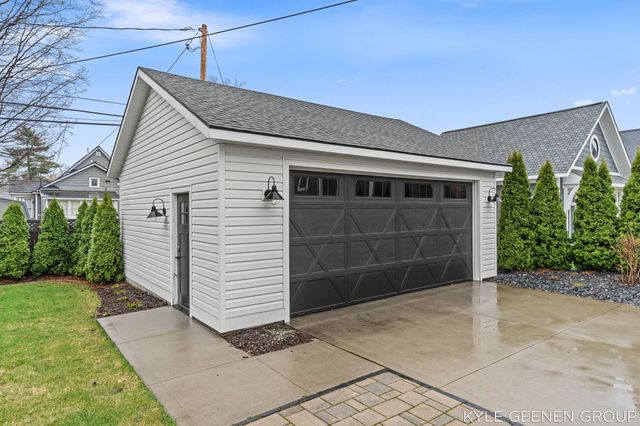 140 W 10th Street, Holland City, MI 49423