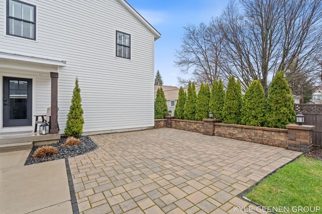 140 W 10th Street, Holland City, MI 49423