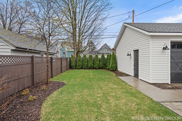 140 W 10th Street, Holland City, MI 49423