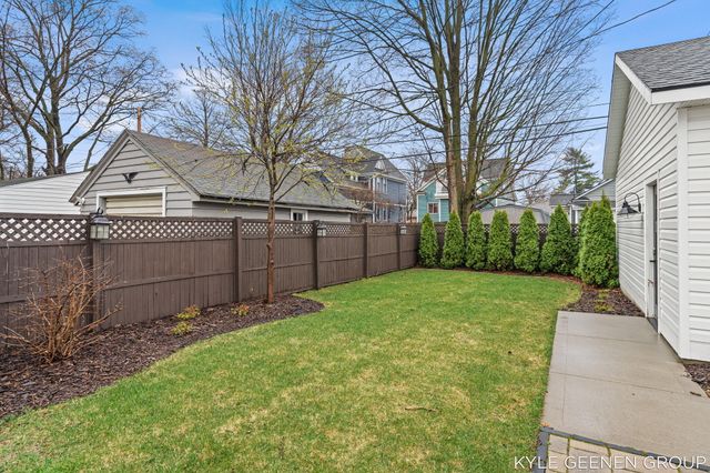 140 W 10th Street, Holland City, MI 49423
