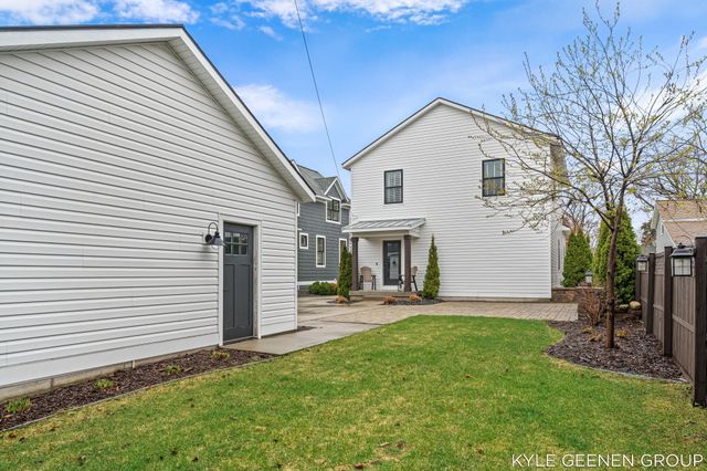 140 W 10th Street, Holland City, MI 49423