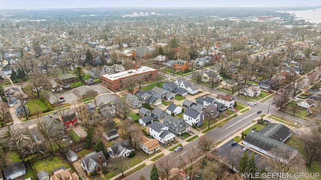 140 W 10th Street, Holland City, MI 49423
