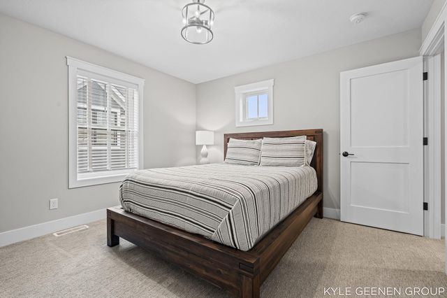 140 W 10th Street, Holland City, MI 49423