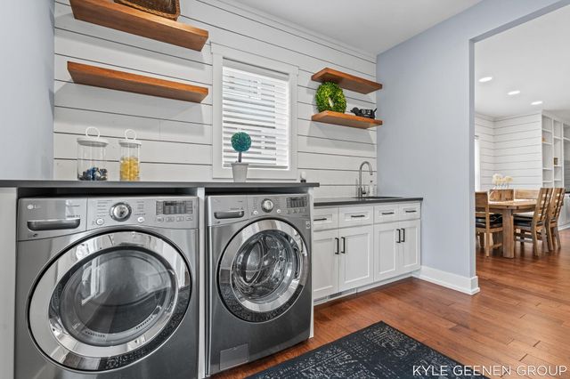 140 W 10th Street, Holland City, MI 49423