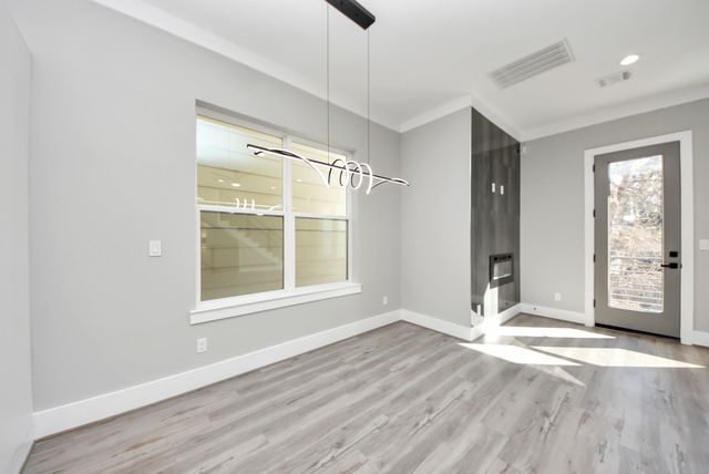 602 W 28th Street A, Houston, TX 77008