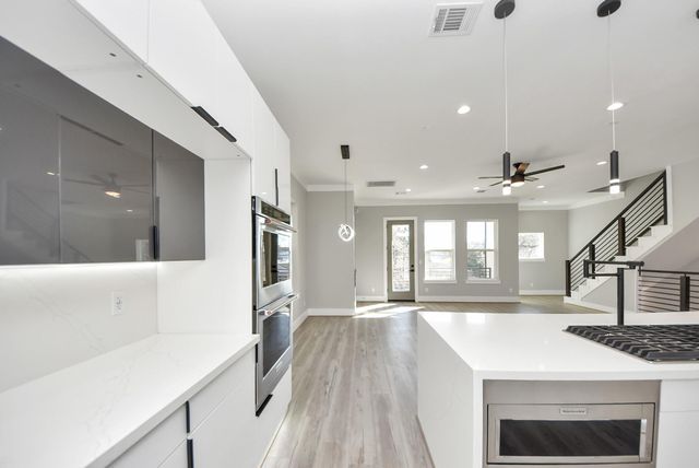 602 W 28th Street A, Houston, TX 77008