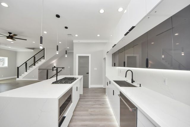 602 W 28th Street A, Houston, TX 77008