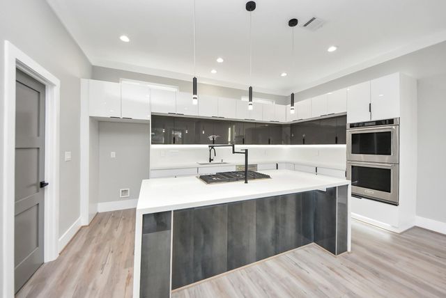 602 W 28th Street A, Houston, TX 77008