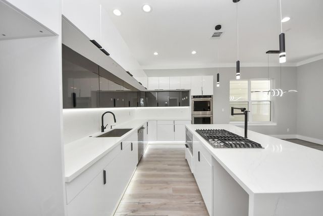 602 W 28th Street A, Houston, TX 77008