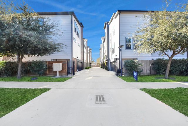 602 W 28th Street A, Houston, TX 77008