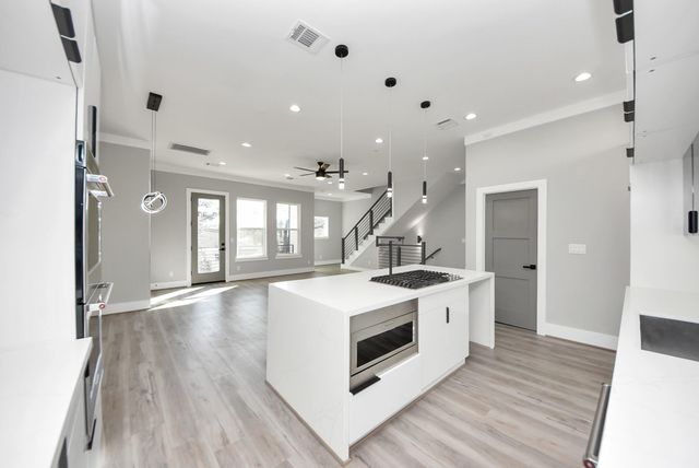 602 W 28th Street A, Houston, TX 77008