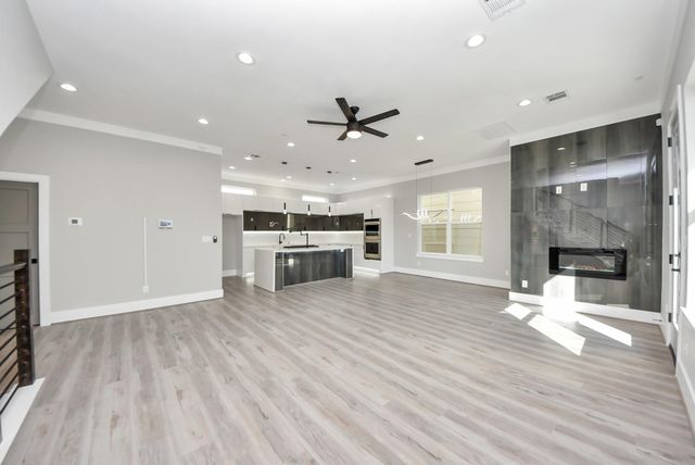 602 W 28th Street A, Houston, TX 77008