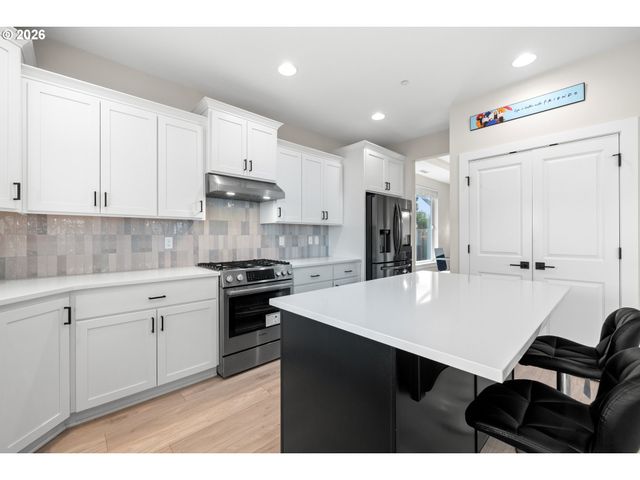 107 Ne 72ND Ave, Hillsboro, OR 97124