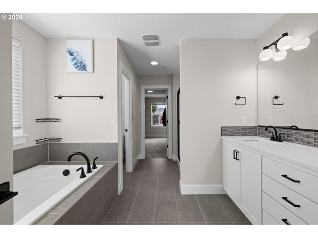 107 Ne 72ND Ave, Hillsboro, OR 97124