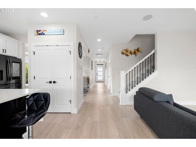 107 Ne 72ND Ave, Hillsboro, OR 97124