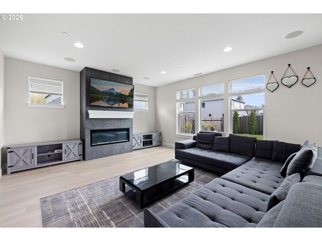 107 Ne 72ND Ave, Hillsboro, OR 97124