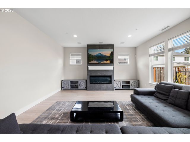 107 Ne 72ND Ave, Hillsboro, OR 97124