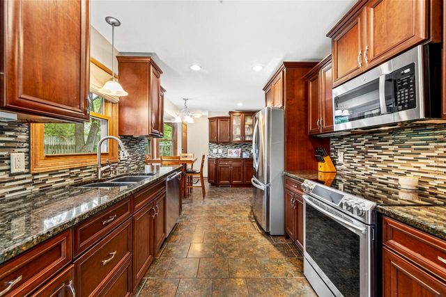 S77W17436 St Leonards DRIVE, Muskego, WI 53150