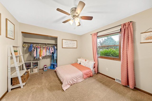 S77W17436 St Leonards DRIVE, Muskego, WI 53150