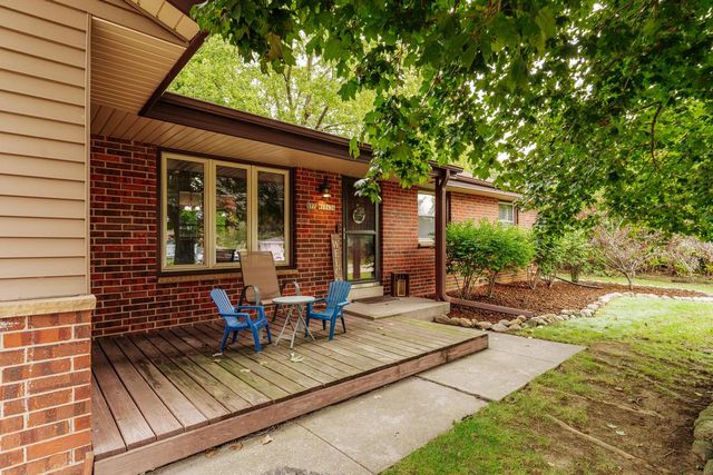 S77W17436 St Leonards DRIVE, Muskego, WI 53150