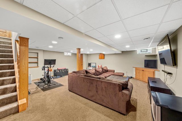 S77W17436 St Leonards DRIVE, Muskego, WI 53150