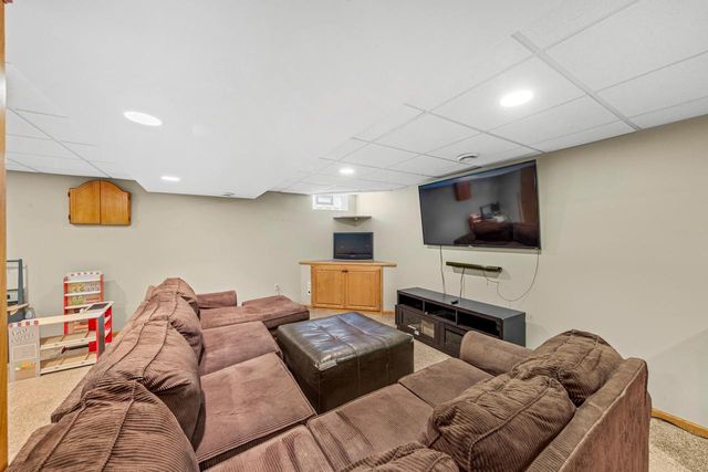 S77W17436 St Leonards DRIVE, Muskego, WI 53150