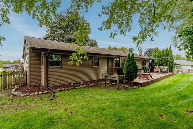 S77W17436 St Leonards DRIVE, Muskego, WI 53150