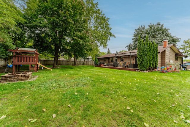 S77W17436 St Leonards DRIVE, Muskego, WI 53150