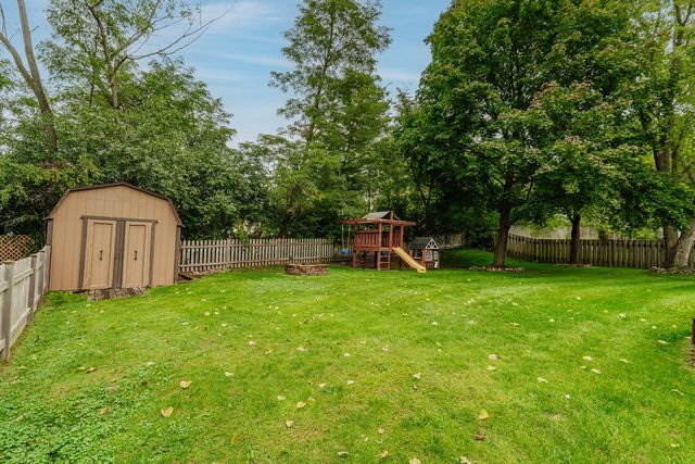 S77W17436 St Leonards DRIVE, Muskego, WI 53150
