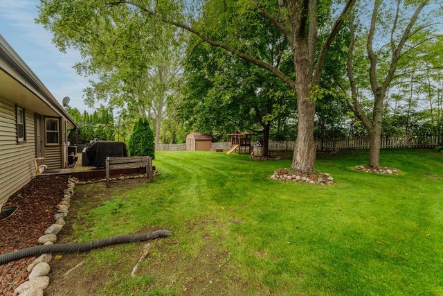 S77W17436 St Leonards DRIVE, Muskego, WI 53150