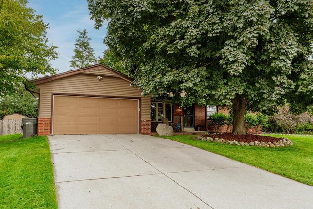 S77W17436 St Leonards DRIVE, Muskego, WI 53150
