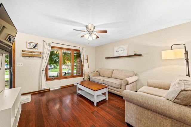 S77W17436 St Leonards DRIVE, Muskego, WI 53150