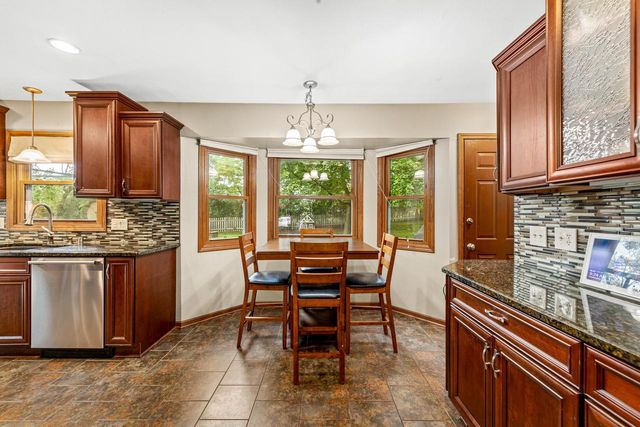S77W17436 St Leonards DRIVE, Muskego, WI 53150