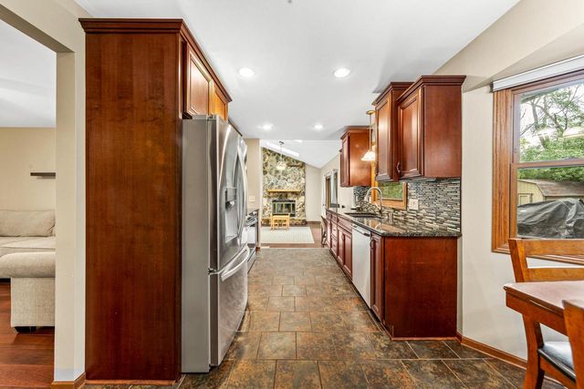 S77W17436 St Leonards DRIVE, Muskego, WI 53150