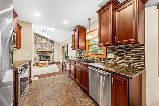 S77W17436 St Leonards DRIVE, Muskego, WI 53150