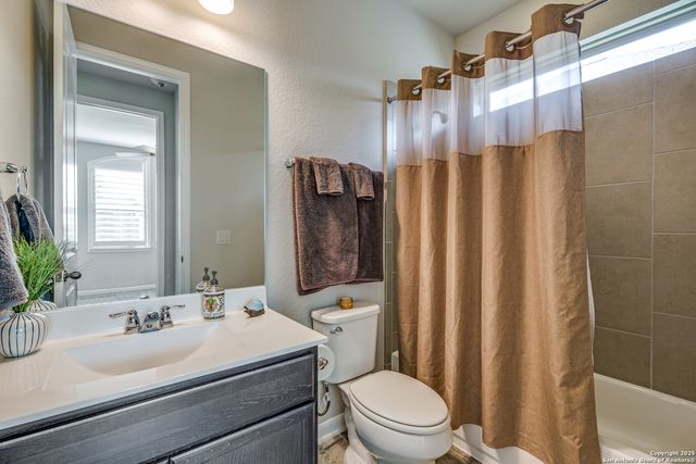 21 Mariposa Pkwy, Boerne, TX 78006