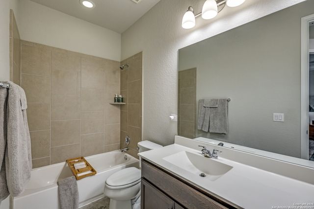 21 Mariposa Pkwy, Boerne, TX 78006