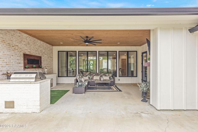 119 Grandview Terrace Drive, Youngsville, LA 70592