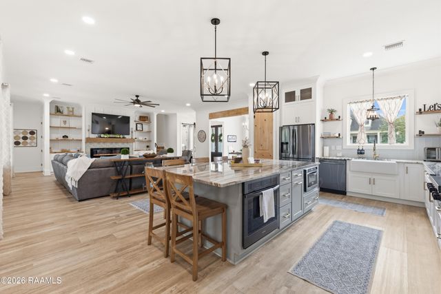 119 Grandview Terrace Drive, Youngsville, LA 70592