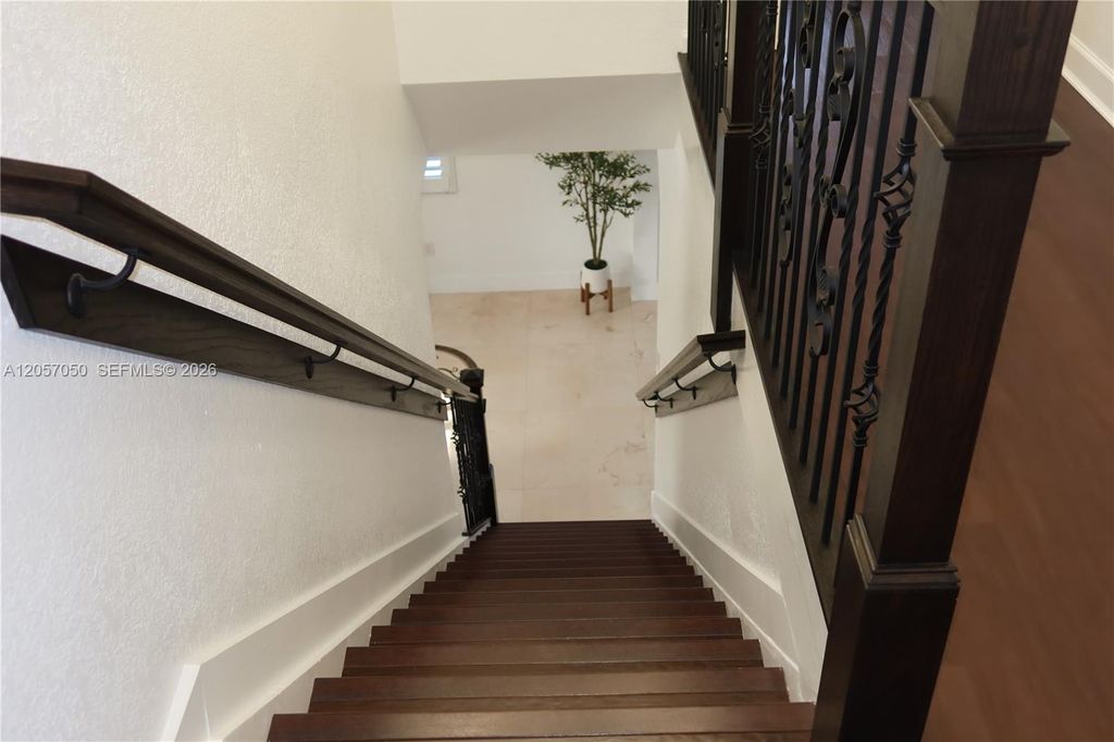 Image 12 of property listing at 22761 SW 93rd Psge, Cutler Bay, FL 33190